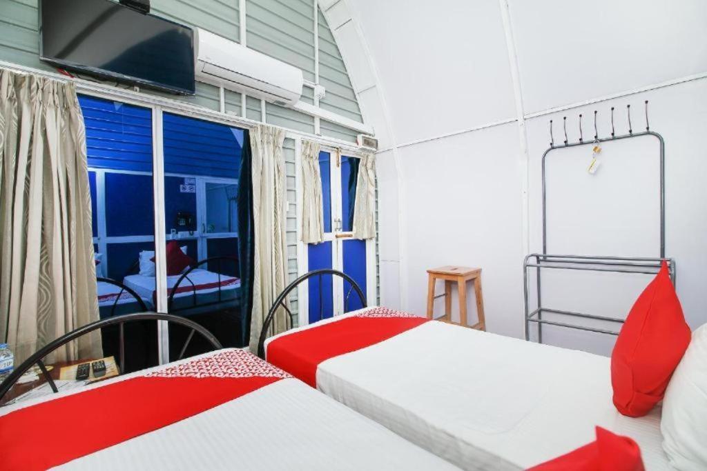 A4 Hostel Colombo Airport: Eco-Lodge with Free Airport Transfers Katunayake Exterior photo