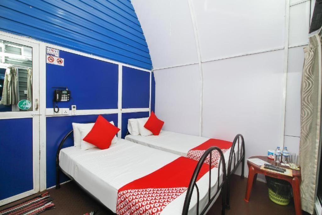 A4 Hostel Colombo Airport: Eco-Lodge with Free Airport Transfers Katunayake Exterior photo